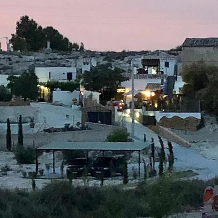 Lantställe Cueva El Guindas *